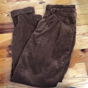 Corduroy pant with belt!